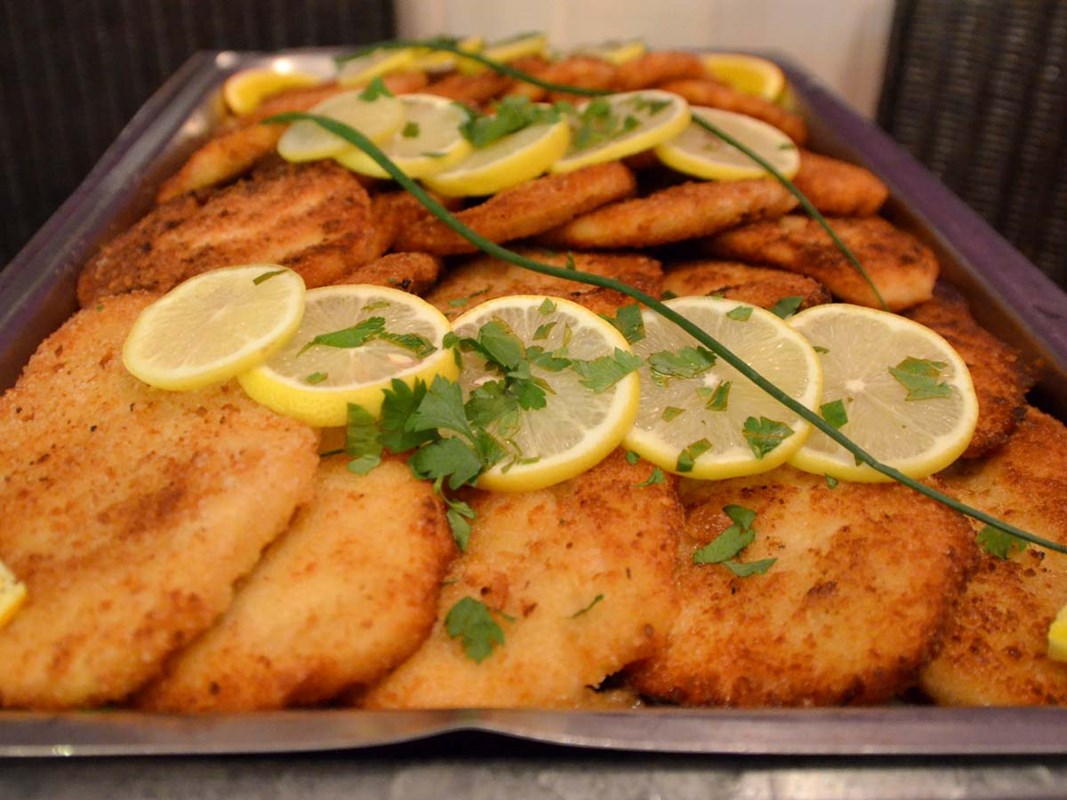 Vorschaubild Großes Schnitzel - Schlemmerbuffet