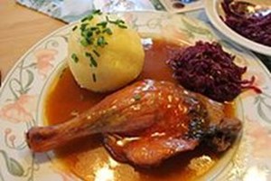 Vorschaubild Köstliches Gänsekeuleessen